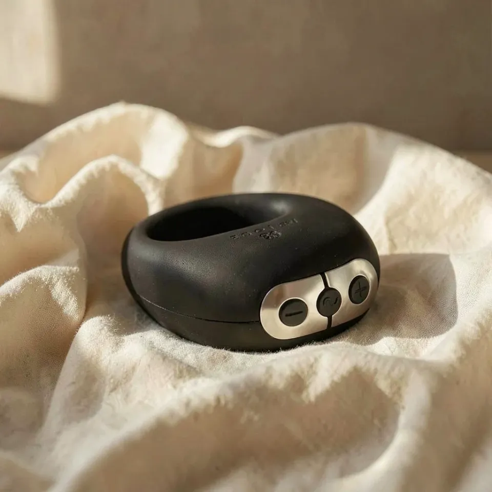 Je Joue Mio anello vibrante coppia nero flessibile