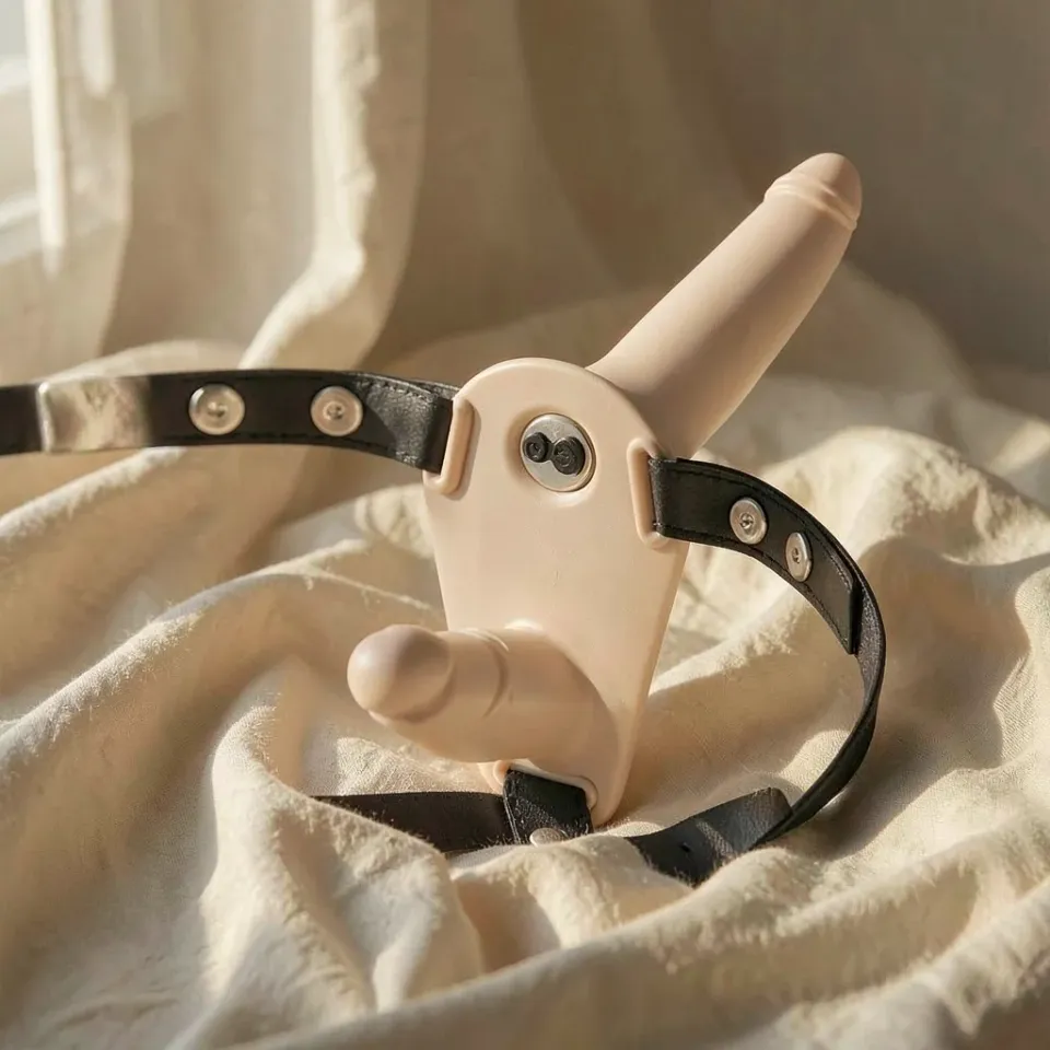 Fetish Submissive harness doppia penetrazione vibrante flesh