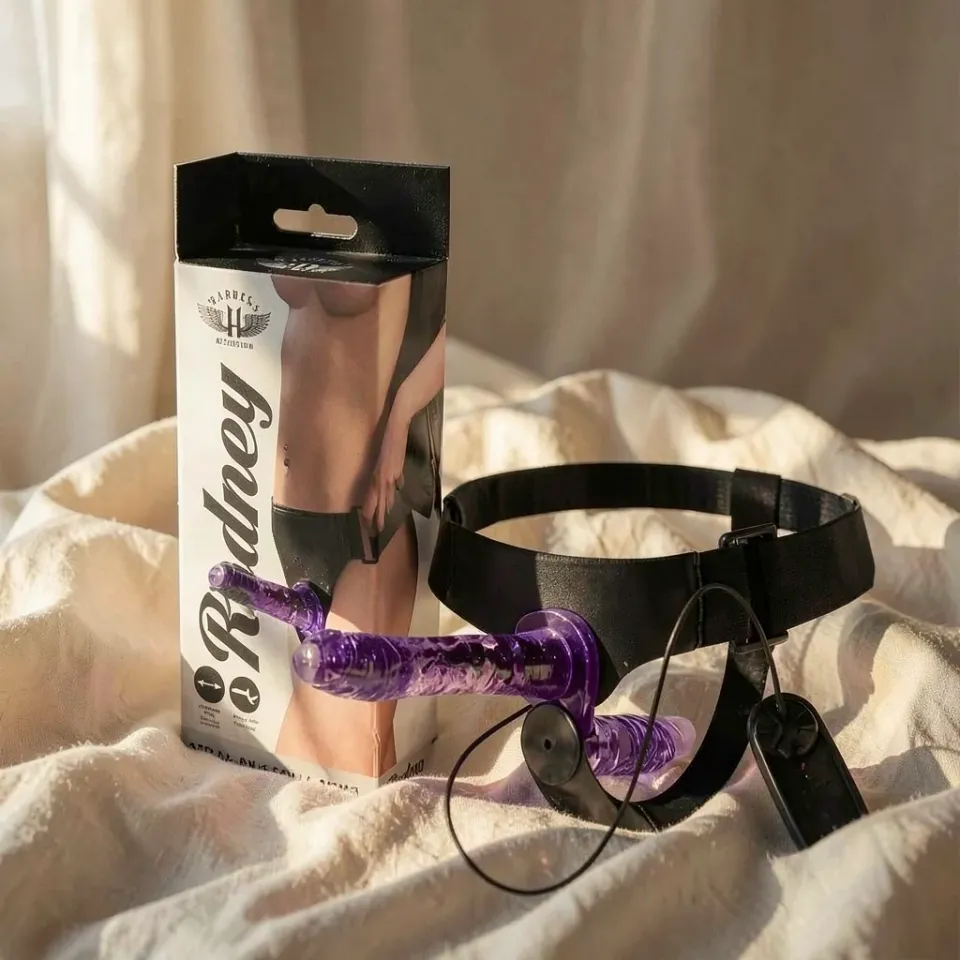 Attraction Rodney Harness Doppio Dildo Vibrante Coppia