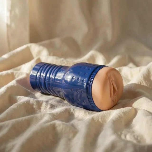 Private Ginebra Bellucci masturbatore realistico caramello