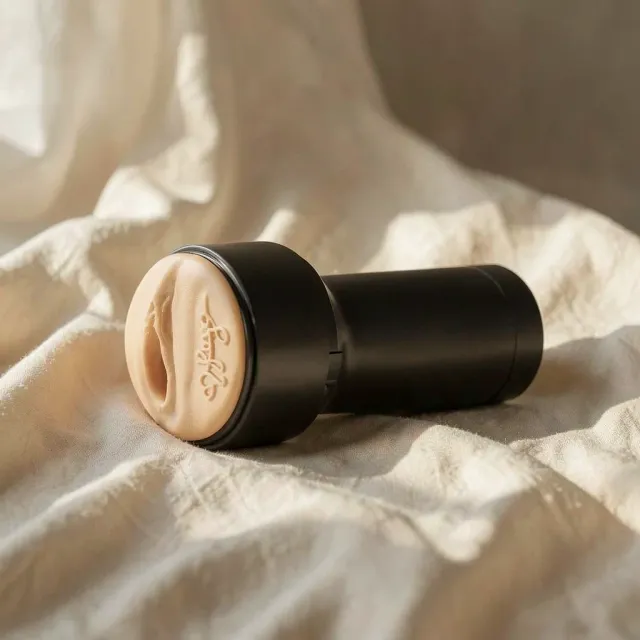 Kiiroo FeelReya Stroker Masturbatore Reya Sunshine