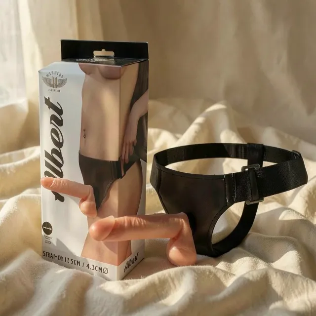 Attraction Albert harness con dildo 17,5 cm