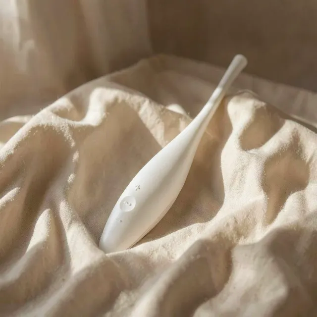 Satisfyer Twirling Joy stimolatore clitoride bianco preciso
