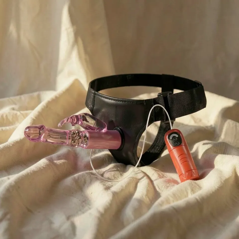 Attraction Daniel imbracatura vibrante con dildo 18 cm