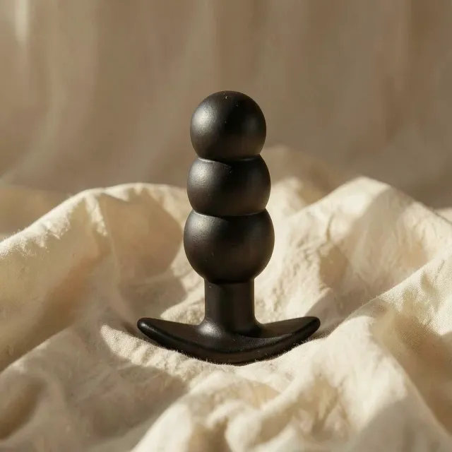 CalExotics Rock Bottom Perline plug vibrante nero silicone
