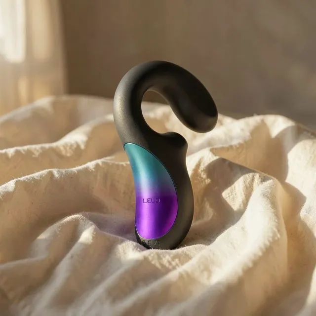 LELO Enigma Wave vibratore succhiaclitoride nero 8 modi