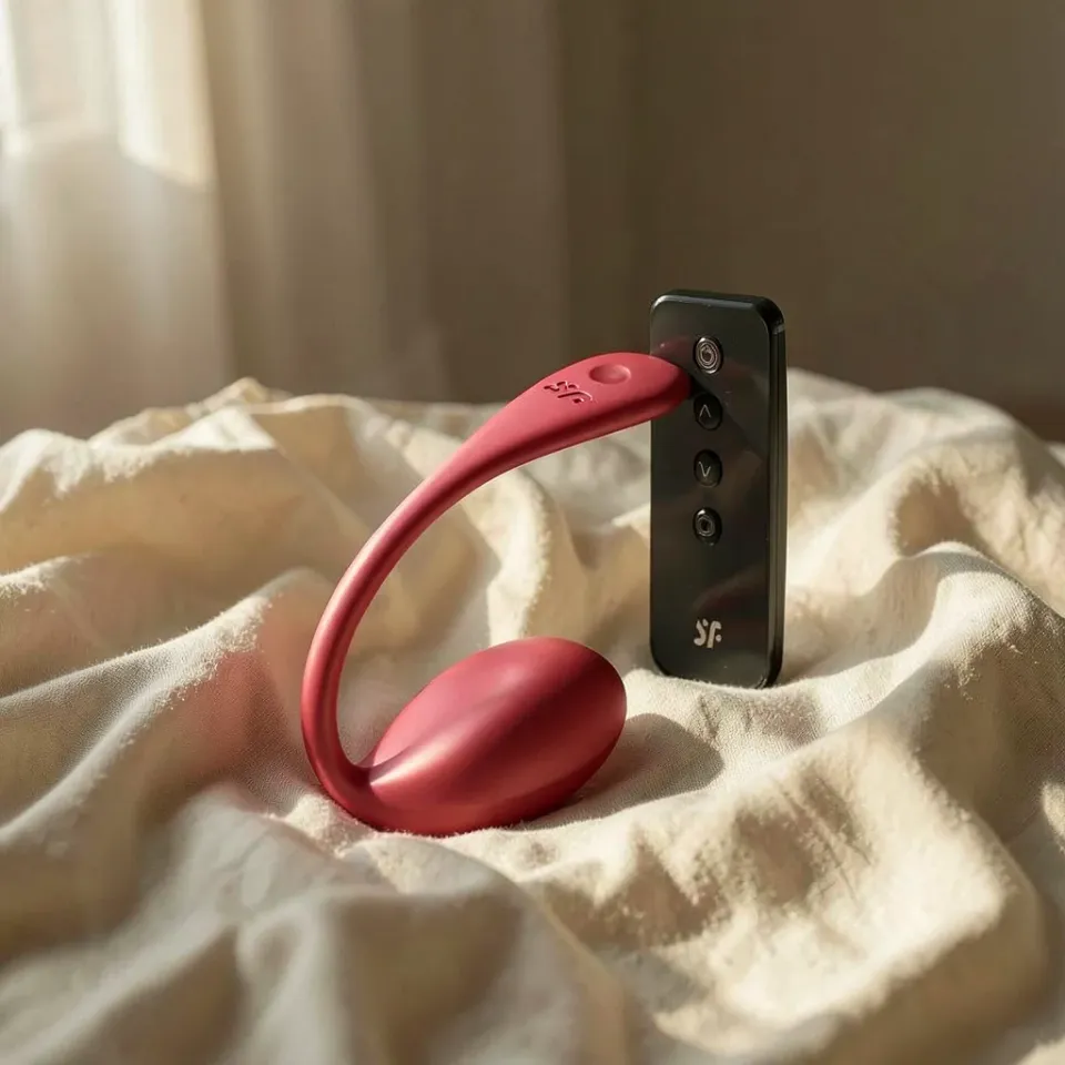 Satisfyer Shiny Petal vibratore punto G rosso indossabile