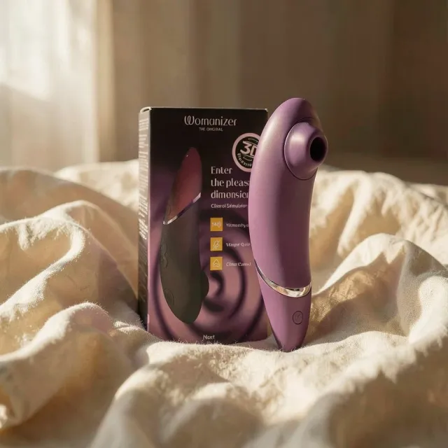 Womanizer Next stimolatore clitorideo viola scuro 14 intensità