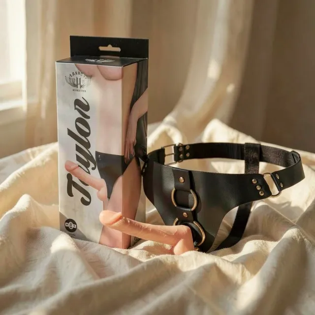 Frutille Attraction Taylor strap-on 18 cm realistico