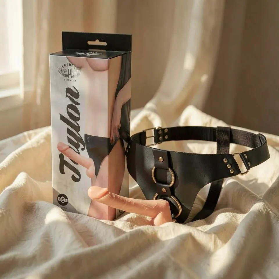 Frutille Attraction Taylor strap-on 18 cm realistico