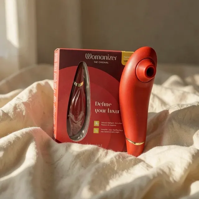 Womanizer Premium 2 stimolatore clitorideo bordeaux air
