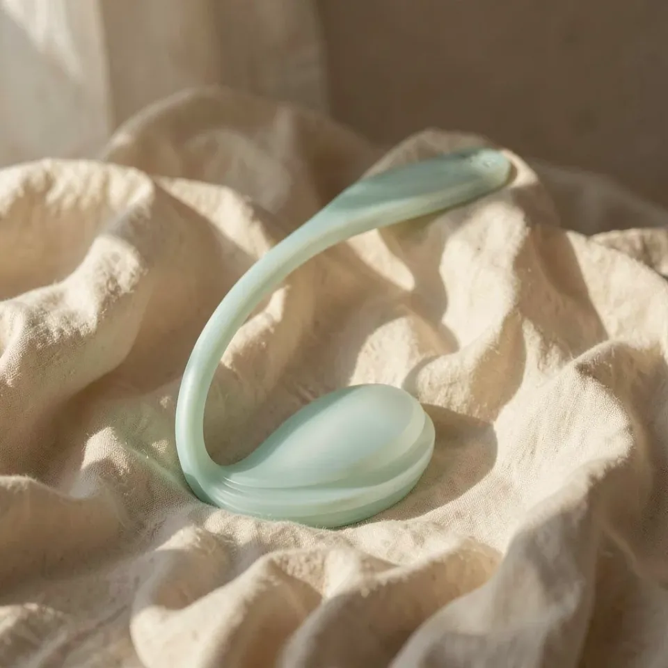 Satisfyer Smooth Petal stimolatore coppia verde acqua app