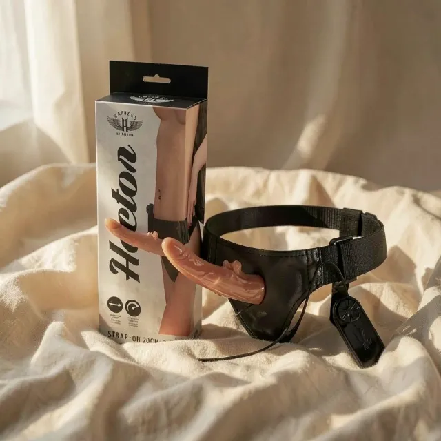 Attraction Harness Hector Strap-on Vibrante Rotante