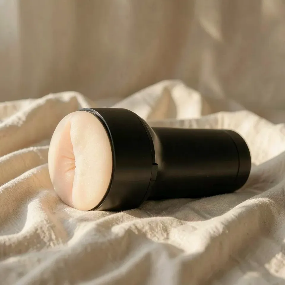 Kiiroo Feel Stroker Butt Flesh masturbatore extra stretto