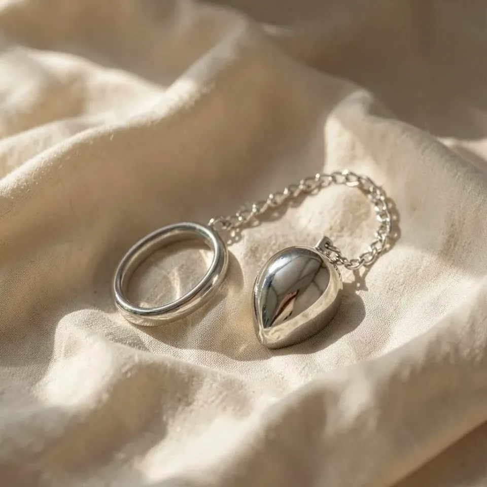 Metal Hard anello con catena e sfera 45 mm